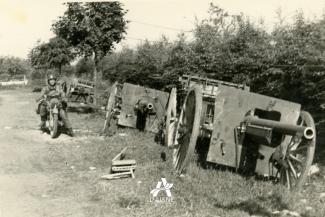 Convoi d'artillerie français abandonné près de La Capelle ©Arch. dép. Aisne 2 Fi 338