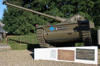 Char AMX-13 du monument en souvenir des combats des 15 et 17 mai à Montcornet, CD02