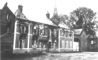 La place, ruines de la maison Fournier