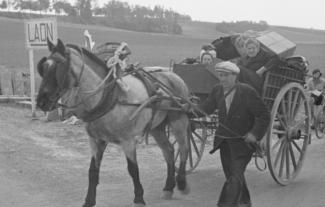 Réfugiés sur les routes du Laonnois le 16 mai 1940