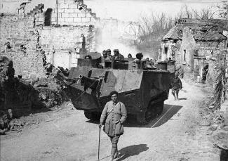 Char Schneider avec son équipage.