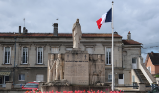 Monument à la mémoire des morts de Neufchâtel-sur-Aisne ©CD02