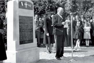 Cérémonie d’inauguration du monument du Bois des Châssis le 2 septembre 1945 