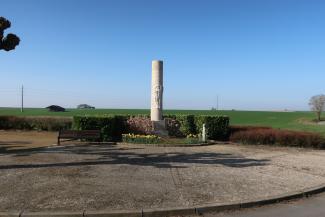 Monument du 23e RMVE à Missy-aux-Bois dans l’Aisne, commémorant les volontaires étrangers de 1940