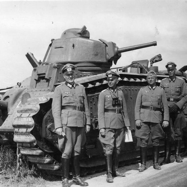 Char B1 bis n° 484 « Lyautey » du 46e BCC abandonné à la suite d’une panne d'essence à Bucy-lès-Pierrepont le 17 mai 1940. © Arch. dép. Aisne, 2 Fi 1