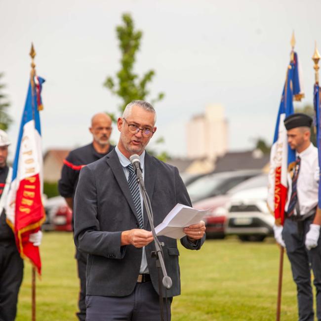 Discours lors de l’inauguration de la borne Aisne Terre de Mémoire à Flavy-le-Martel, devant des porte-drapeaux, le 31 mai 2026