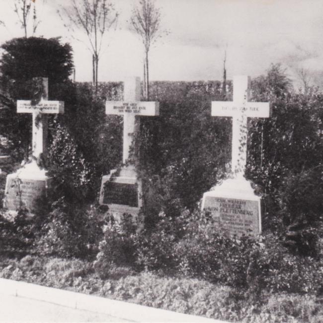 Tombes de soldats allemands dans le cimetière militaire du Sourd-Colonfay, site mémoriel de la Première Guerre mondiale